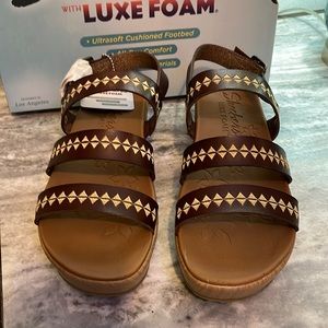 Skechers women’s size 7 platform wedge sandals nwt